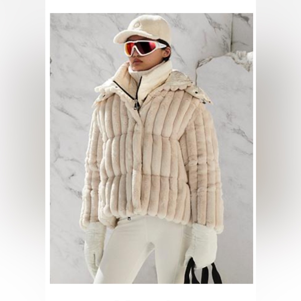 Moncler Elegant Cream Puffer Jacket Size 1